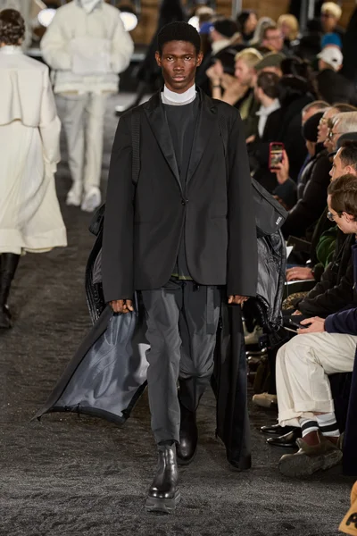 Look 60